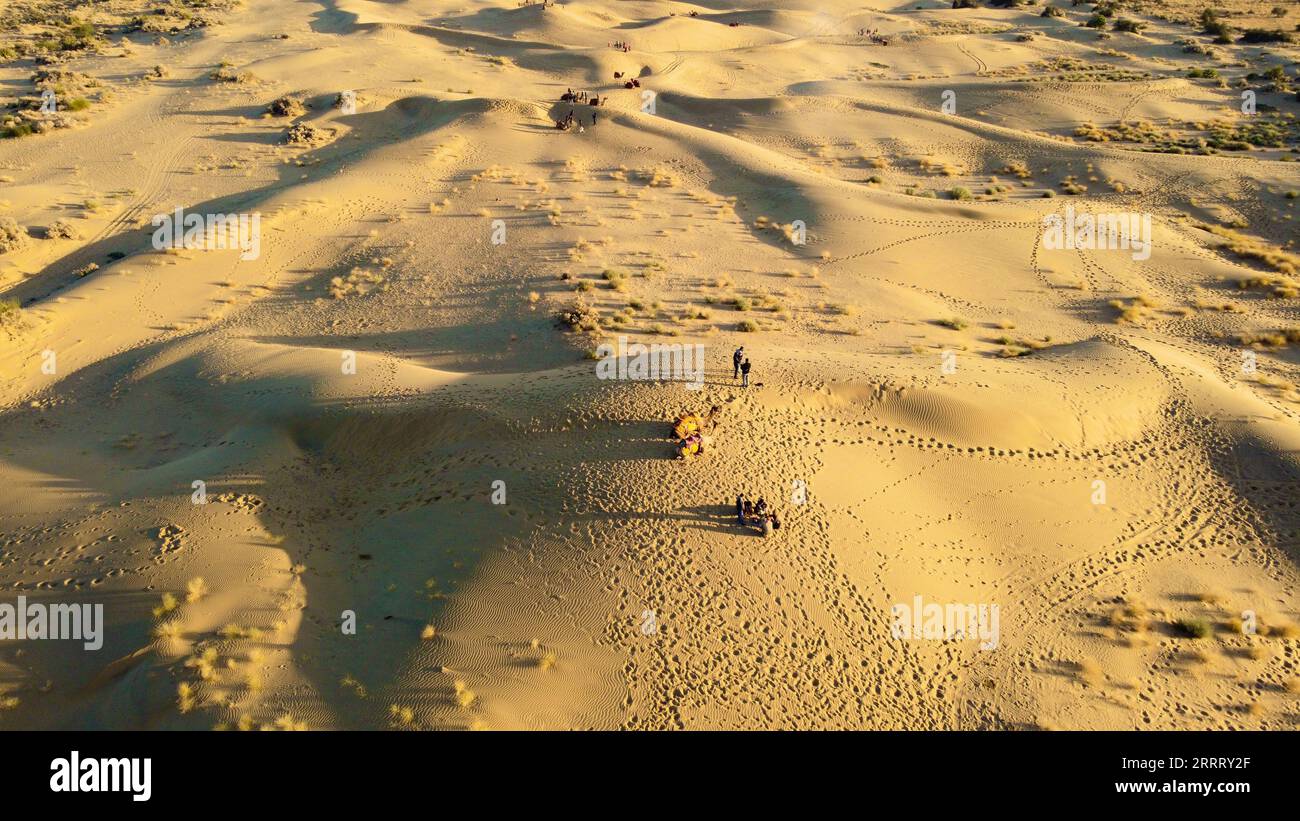 Una vista aerea delle dune di sabbia nel deserto di Thar, Rajasthan, India. Foto Stock