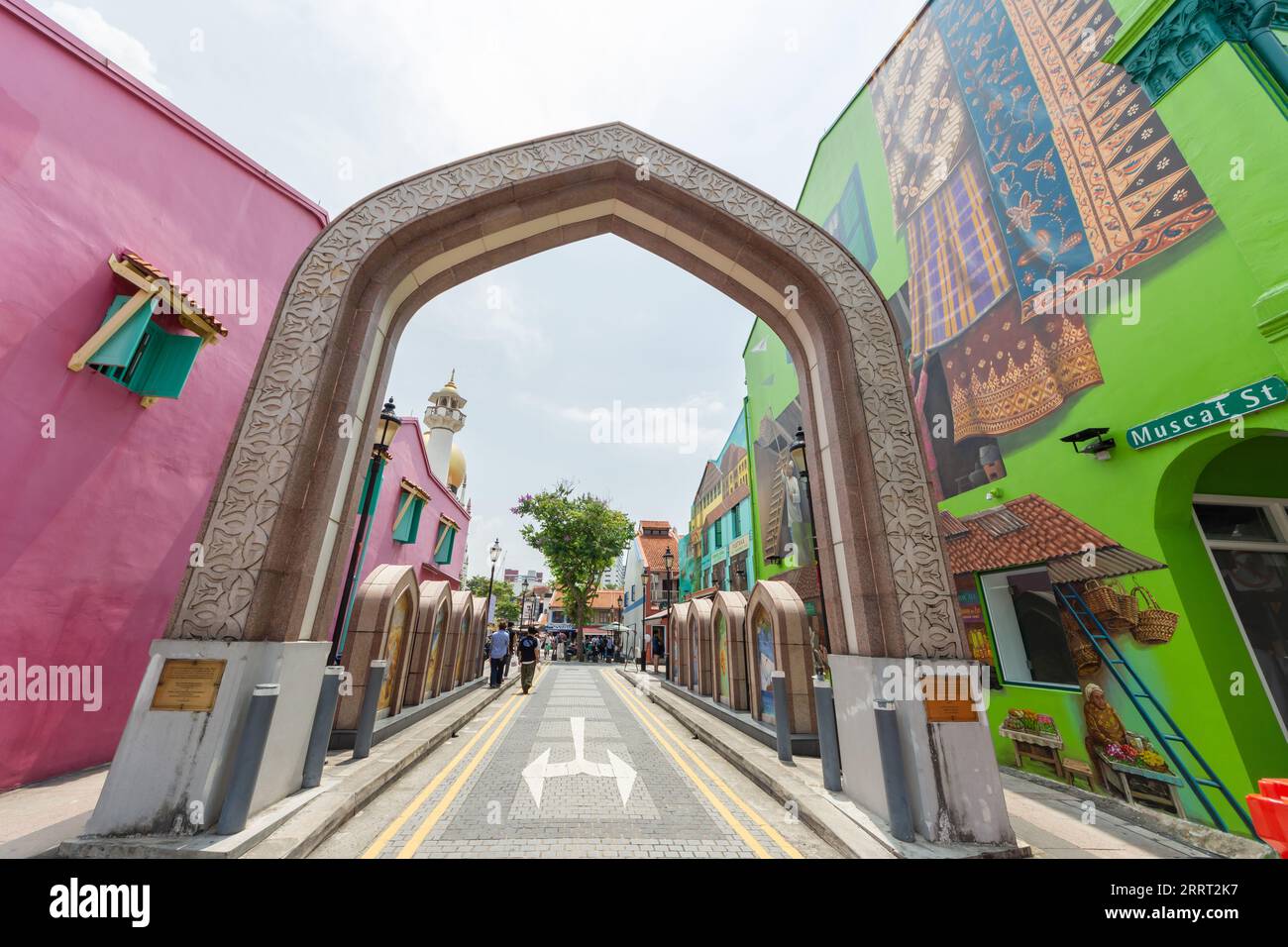 Singapore - agosto 30,2023: Muscat Street ha Street art e architettura basata sulla cultura dell'Oman, in particolare su un tema commerciale nautico o marittimo. Foto Stock