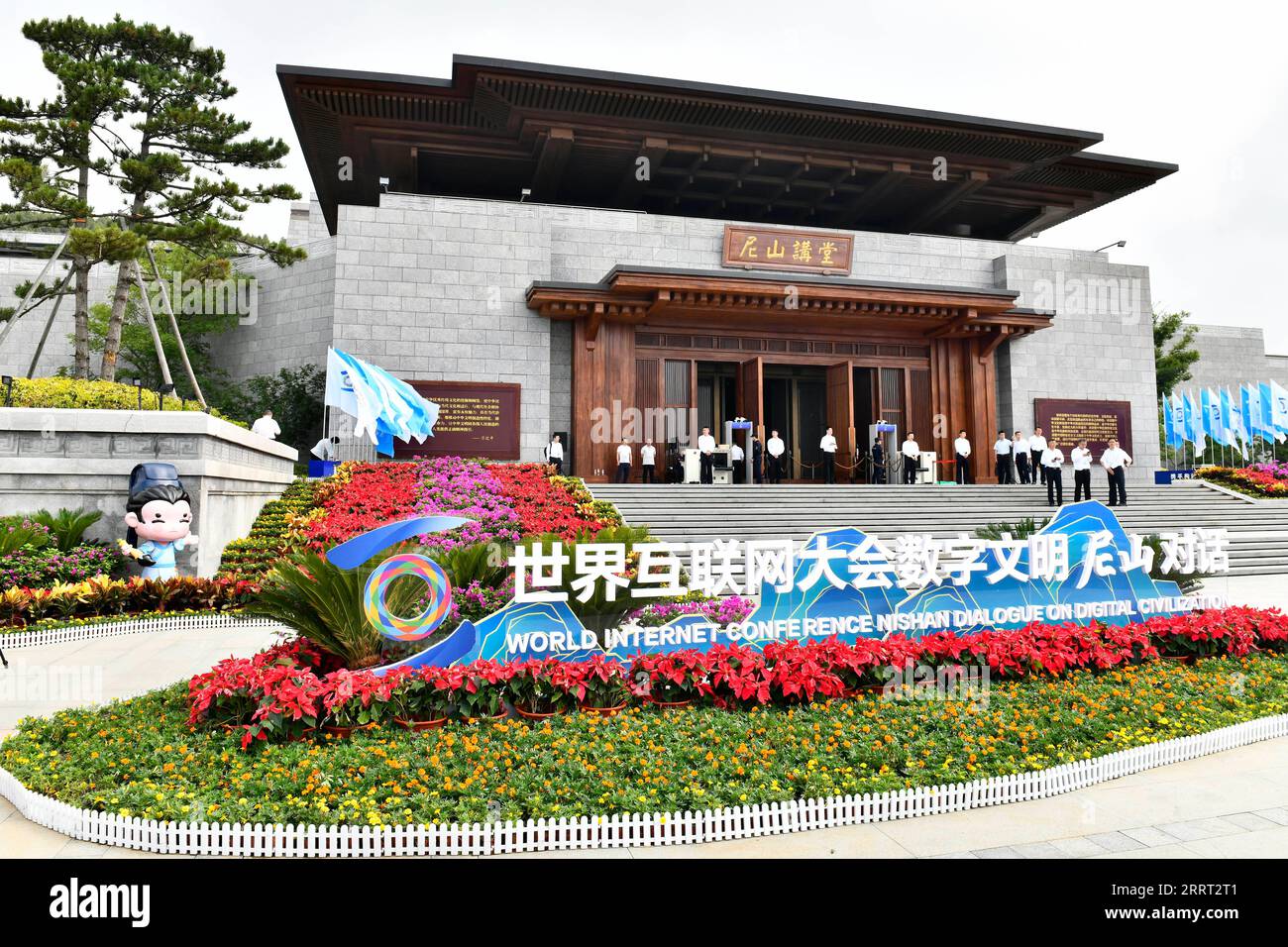 230626 -- QUFU, 26 giugno 2023 -- questa foto scattata il 26 giugno 2023 mostra la vista esterna della sede della conferenza mondiale su Internet Nishan Dialogue on Digital Civilization a Qufu, nella provincia dello Shandong della Cina orientale. A tema l'era dell'intelligenza artificiale: Costruire un mondo digitale di scambi, apprendimento reciproco e inclusività, il dialogo ha invitato diverse centinaia di rappresentanti di alto livello dei dipartimenti governativi, dei settori aziendali e delle istituzioni accademiche e di ricerca di tutto il mondo a partecipare all'evento di persona o tramite link video. CHINA-SHANDONG-QUFU-WORLD INTERNET CONFERENCE CN GUOXXULEI PUBLICATIONXNO Foto Stock