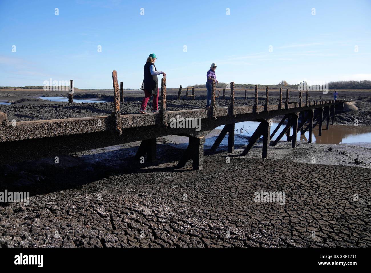 230703 -- FLORIDA, 3 luglio 2023 -- questa foto scattata il 1 luglio 2023 mostra una parte del bacino idrico di Paso Severino nel dipartimento della Florida, Uruguay. Il bacino idrico di Paso Severino, a circa 70 chilometri di distanza dalla capitale uruguaiana di Montevideo, funge da importante fonte di acqua potabile per l'area della capitale. L'Uruguay sta ora affrontando una grave siccità, secondo l'autorità meteorologica locale. Foto di /Xinhua URUGUAY-FLORIDA-PASO SEVERINO RESERVOIR-SICCITÀ NicolasxCelaya PUBLICATIONxNOTxINxCHN Foto Stock