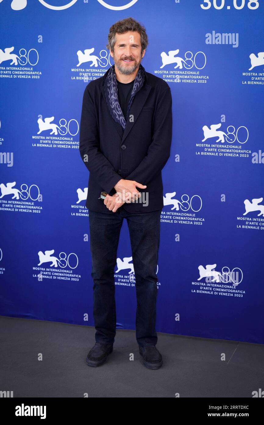 Venezia, Italia. 8 settembre 2023. Guillaume Canet partecipa a una photocall per il film ''Hors-Saison (fuori stagione)'' alla 80a Mostra Internazionale d'Arte cinematografica di Venezia l'8 settembre 2023 a Venezia, Italia. (Foto di Daniele Cifala/NurPhoto) credito: NurPhoto SRL/Alamy Live News Foto Stock