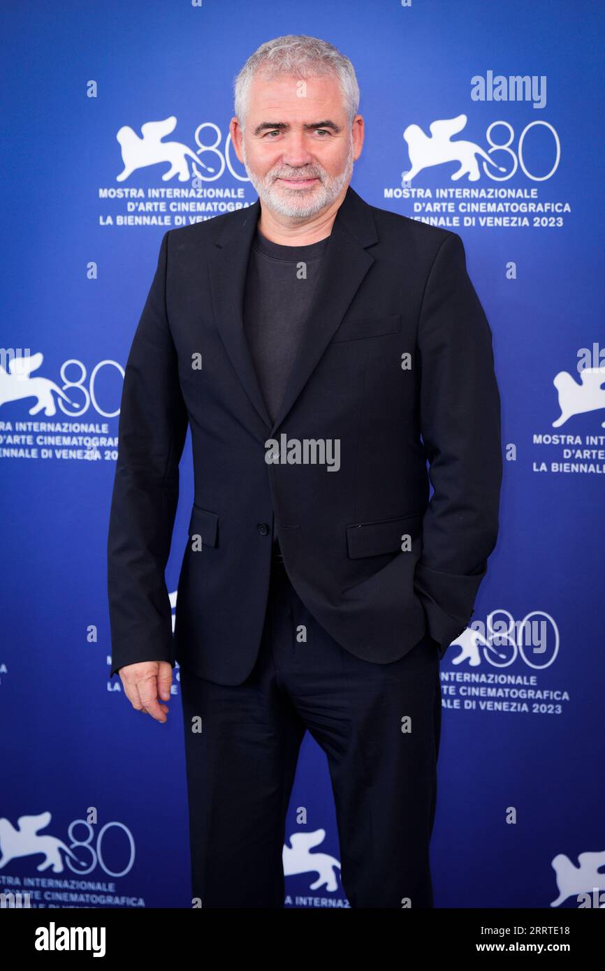 Venezia, Italia. 8 settembre 2023. Stephane Brize' partecipa a una photocall per il film ''Hors-Saison (fuori stagione)'' alla 80a Mostra Internazionale d'Arte cinematografica di Venezia l'8 settembre 2023 a Venezia, Italia. (Foto di Daniele Cifala/NurPhoto) credito: NurPhoto SRL/Alamy Live News Foto Stock