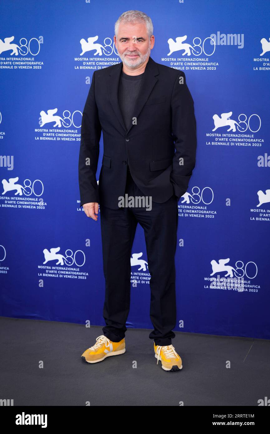 Venezia, Italia. 8 settembre 2023. Stephane Brize' partecipa a una photocall per il film ''Hors-Saison (fuori stagione)'' alla 80a Mostra Internazionale d'Arte cinematografica di Venezia l'8 settembre 2023 a Venezia, Italia. (Foto di Daniele Cifala/NurPhoto) credito: NurPhoto SRL/Alamy Live News Foto Stock