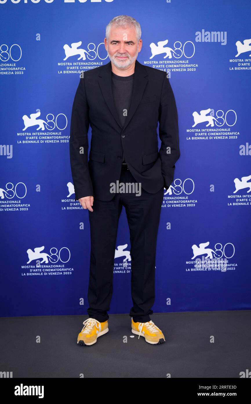 Venezia, Italia. 8 settembre 2023. Stephane Brize' partecipa a una photocall per il film ''Hors-Saison (fuori stagione)'' alla 80a Mostra Internazionale d'Arte cinematografica di Venezia l'8 settembre 2023 a Venezia, Italia. (Foto di Daniele Cifala/NurPhoto) credito: NurPhoto SRL/Alamy Live News Foto Stock