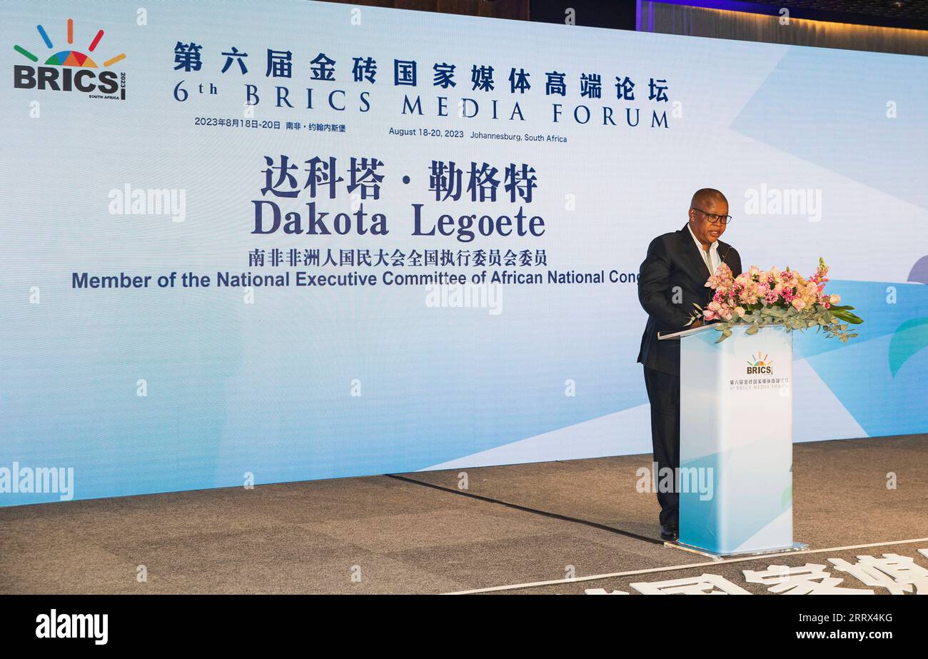 230820 -- JOHANNESBURG, 20 agosto 2023 - Dakota Legoete, membro del Comitato Esecutivo Nazionale dell'African National Congress, parla alla cerimonia di apertura del sesto BRICS Media Forum a Johannesburg, Sud Africa, 19 agosto 2023. Xinhua titoli: I leader dei media BRICS evidenziano la cooperazione di fronte alle sfide comuni ZhangxYudong PUBLICATIONxNOTxINxCHN 230820 -- JOHANNESBURG, 20 agosto 2023 -- Dakota Legoete, membro del Comitato esecutivo nazionale dell'African N IMAGO/ZhangxYudong PUBLICATIONxNOTxINxCHN imago IMAGO IMAGO 1033552920 Foto Stock