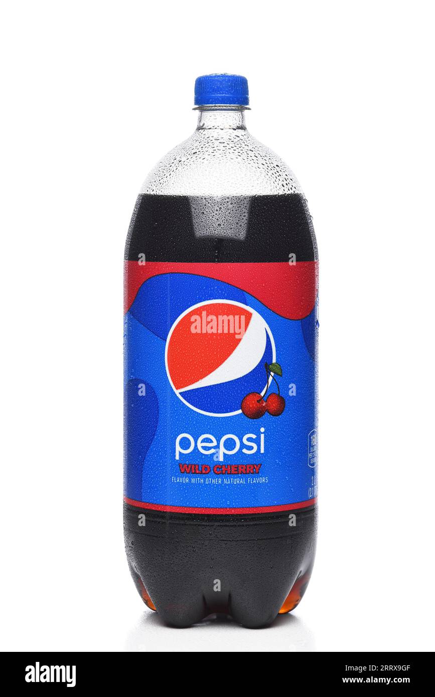 IRVINE, CALIFORNIA - 1 SETTEMBRE 2023: Una bottiglia da due litri di Pepsi Cola Wild Cherry Flavor. Foto Stock