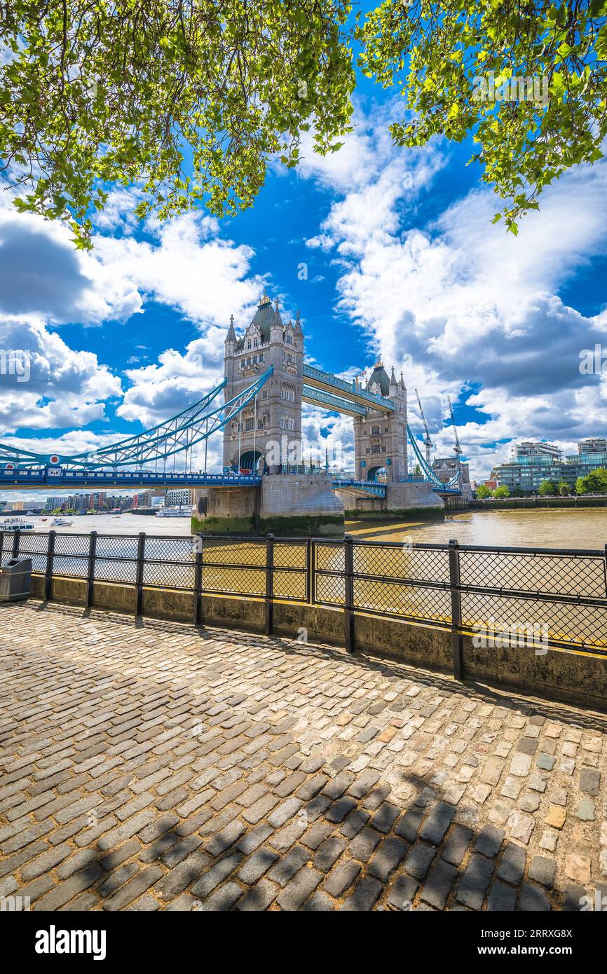 Tower Bridge e Thamse River a Londra Street View, capitale del Regno Unito Foto Stock