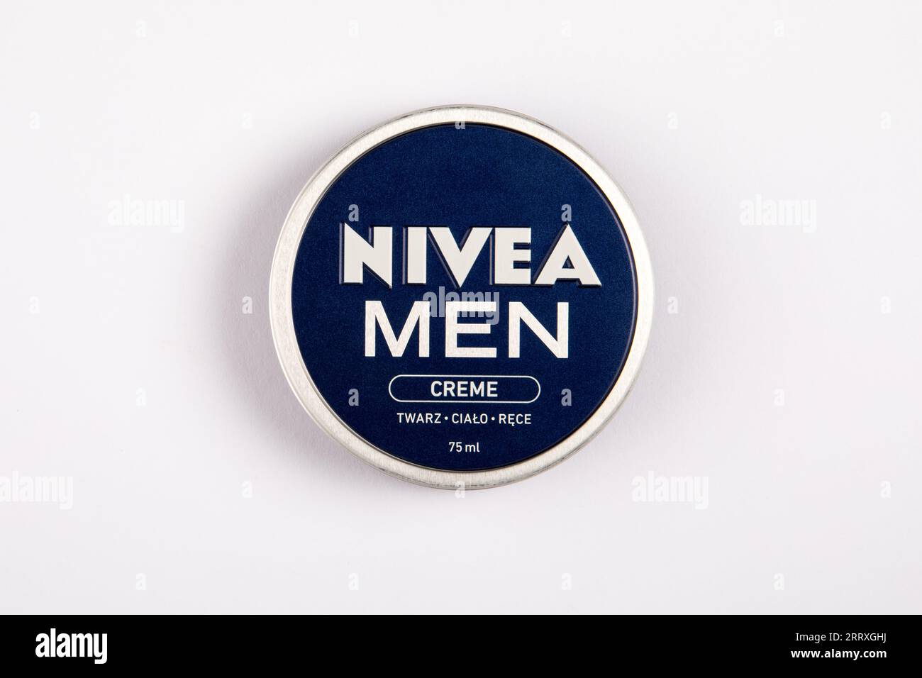 Sigulda, Lettonia - 29 agosto 2023: Confezione in metallo NIVEA Men Creme su sfondo bianco Foto Stock