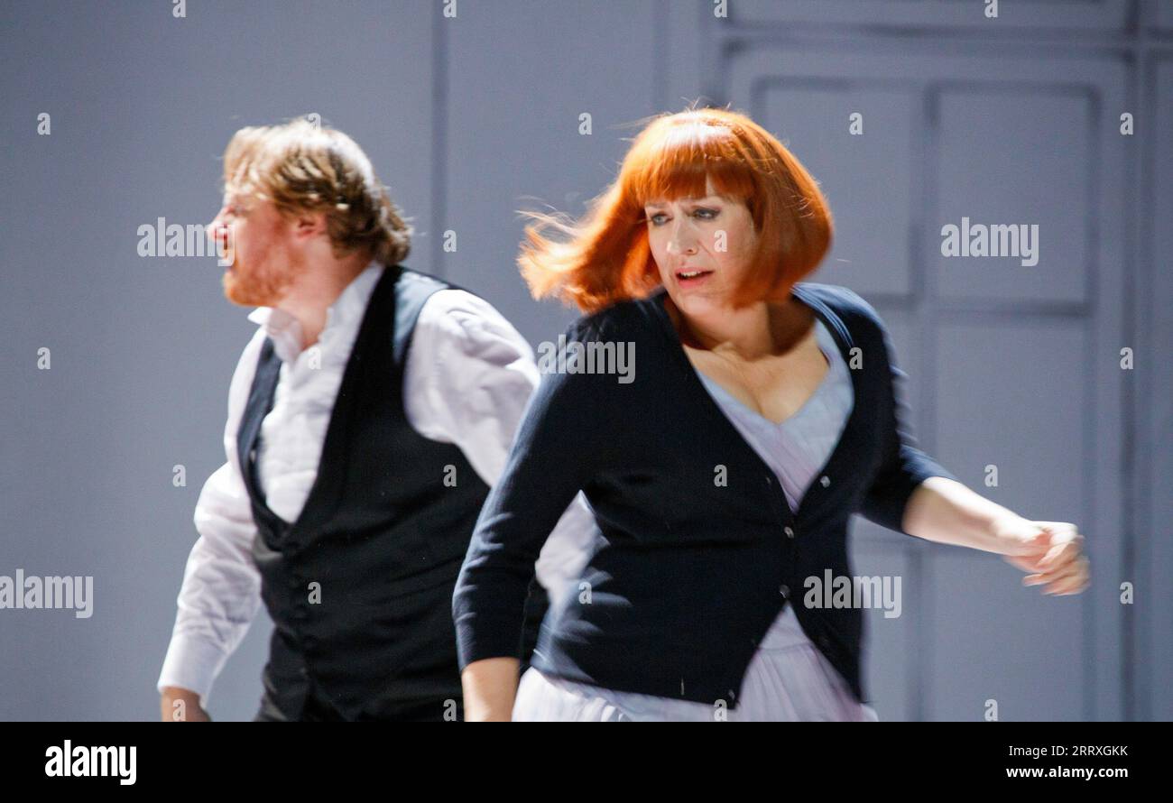 Iain Paterson (Kurwenal), Sarah Connolly (Brangane) in TRISTAN UND ISOLDE di Wagner alla Royal Opera, Covent Garden, Londra WC2 05/12/2014 direttore: Antonio Pappano design: Johannes Leiacker illuminazione: OLAF direttore invernale: Christof Loy Foto Stock