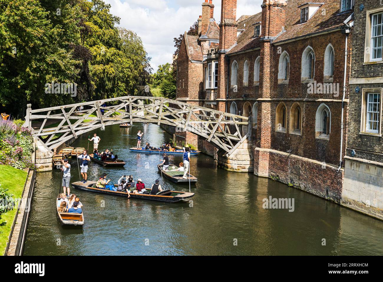 Il famoso Ponte matematico sul fiume Cam al Queens College di Cambridge, preso il 15 agosto 2023. Foto Stock