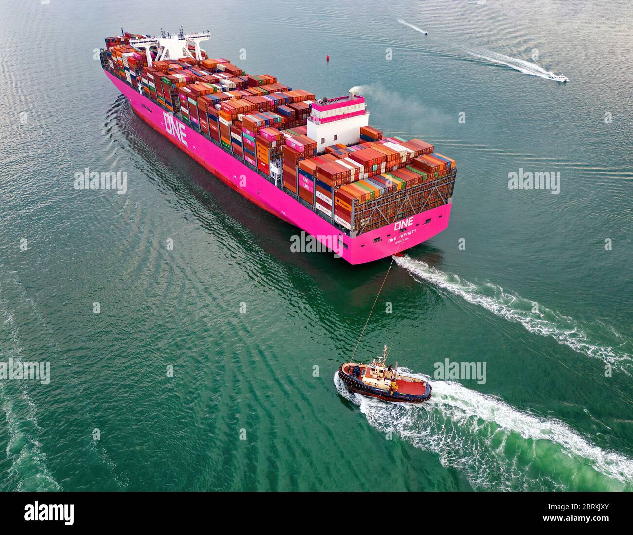 One Infinity è un trasportatore di container ultra-large gestito da Ocean Network Express tra Asia ed Europa. Foto Stock