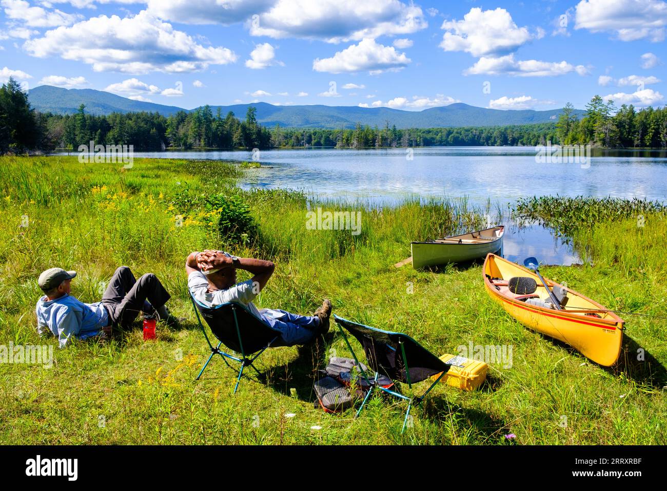 Canottaggio nelle Adirondack Mountains dello Stato di New York, USA, Essex Chain Lakes vicino a Newcomb, NY, USA. Foto Stock