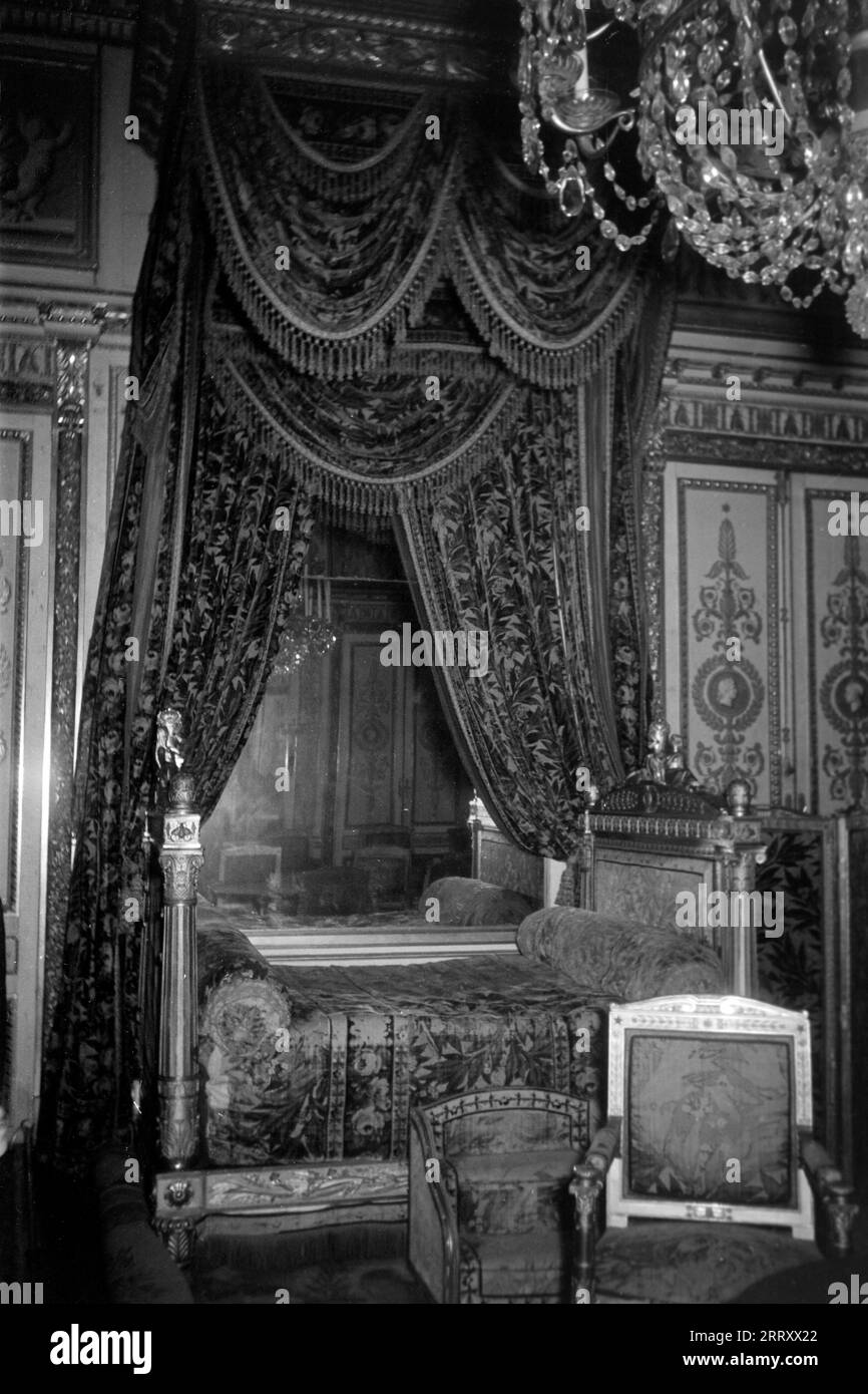 DAS Schlafgemach von Napoleon i im Schloss Fontainebleau, 1962. Camera da letto di Napoleone i nel castello di Fontainebleau, 1962. Foto Stock