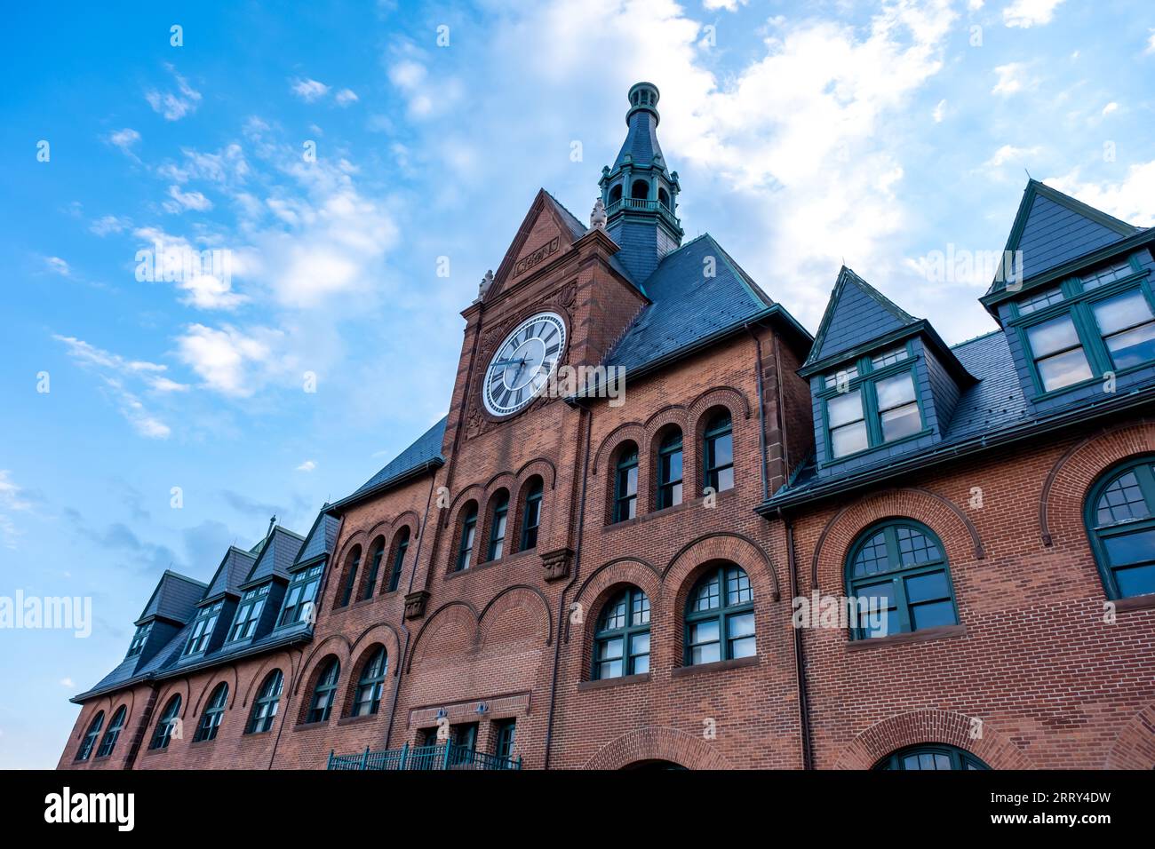 Antica stazione ferroviaria storica nel Liberty State Park passeggiata sul lungomare di Jersey City, New Jersey, Foto Stock