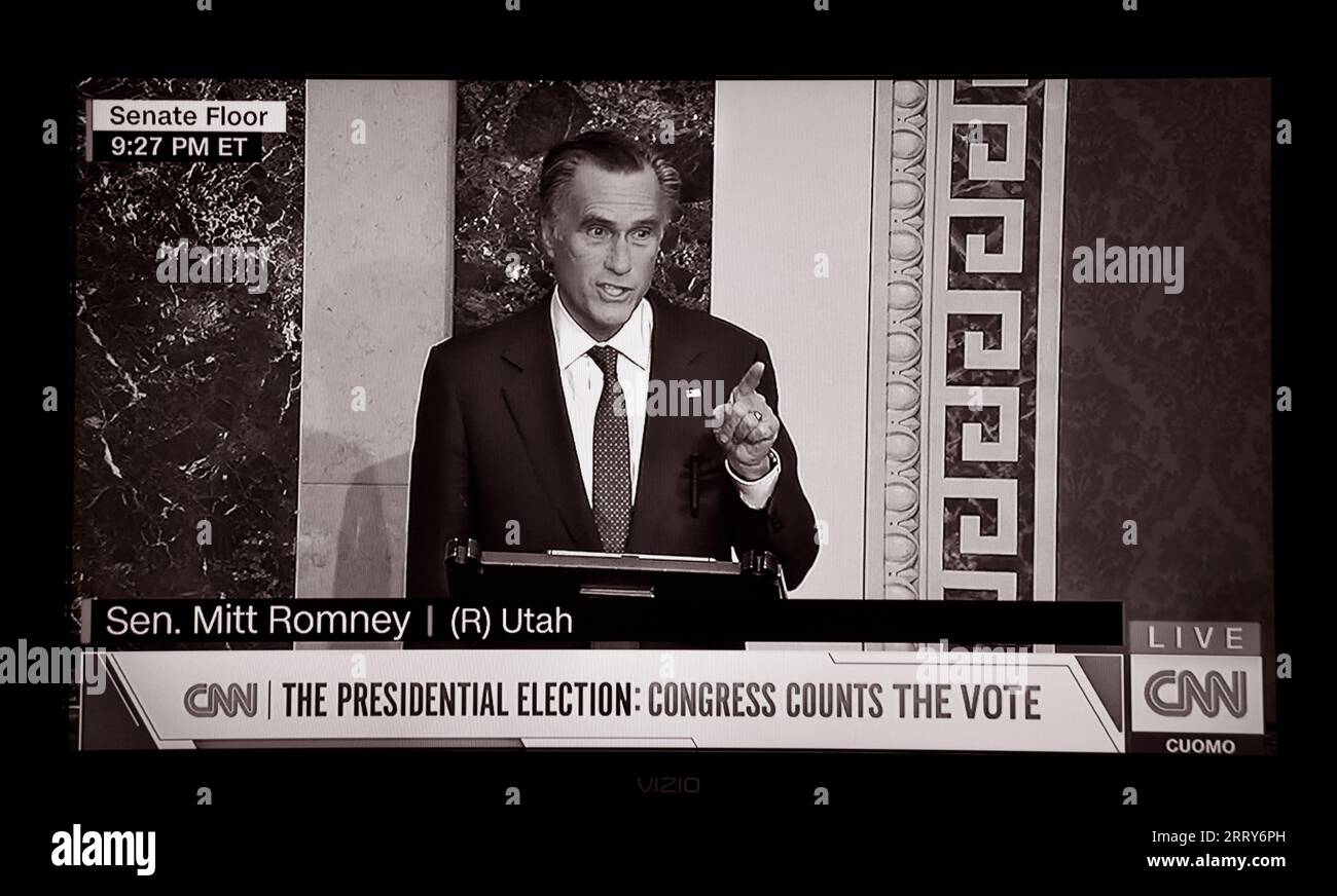 Uno screenshot della CNN del senatore degli Stati Uniti Mitt Romney che parla il 6 gennaio 2021, durante il conteggio dei voti dell'Electorial College e l'attacco al Campidoglio degli Stati Uniti. Foto Stock