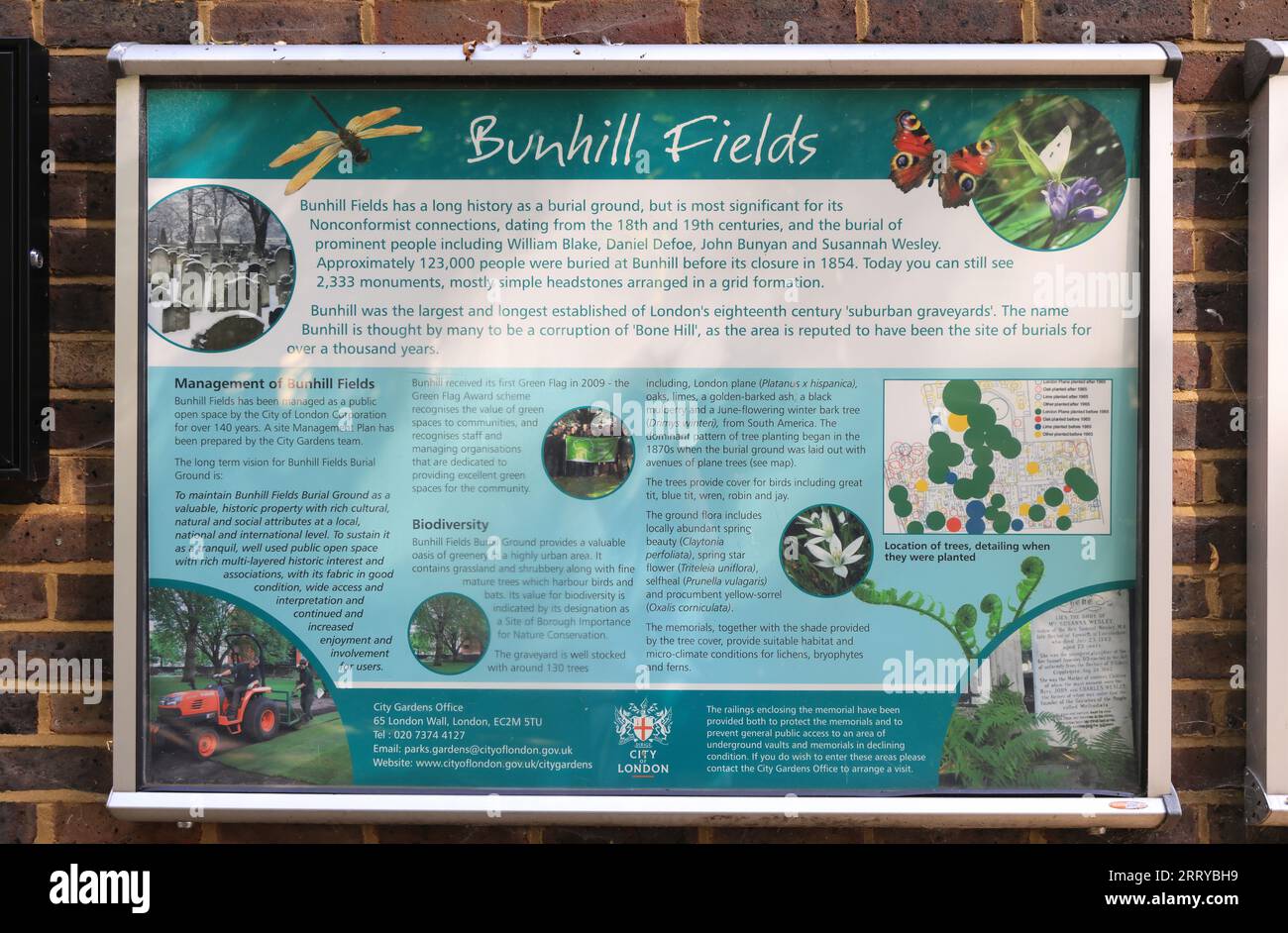 Bunhill Fields, un luogo di sepoltura anticonformista degli anni '1660, nella City di Londra. L'ultimo luogo di riposo per William Blake, Daniel Defoe e altri. Foto Stock