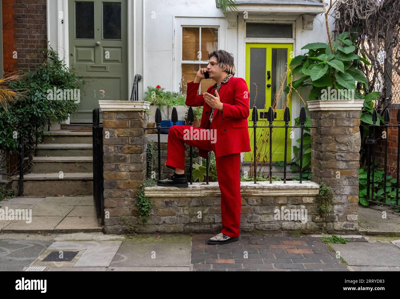 Fan all'Hackney Empire, Londra per il lancio del nuovo album dei Rolling Stones, Hackney Diamonds Foto Stock