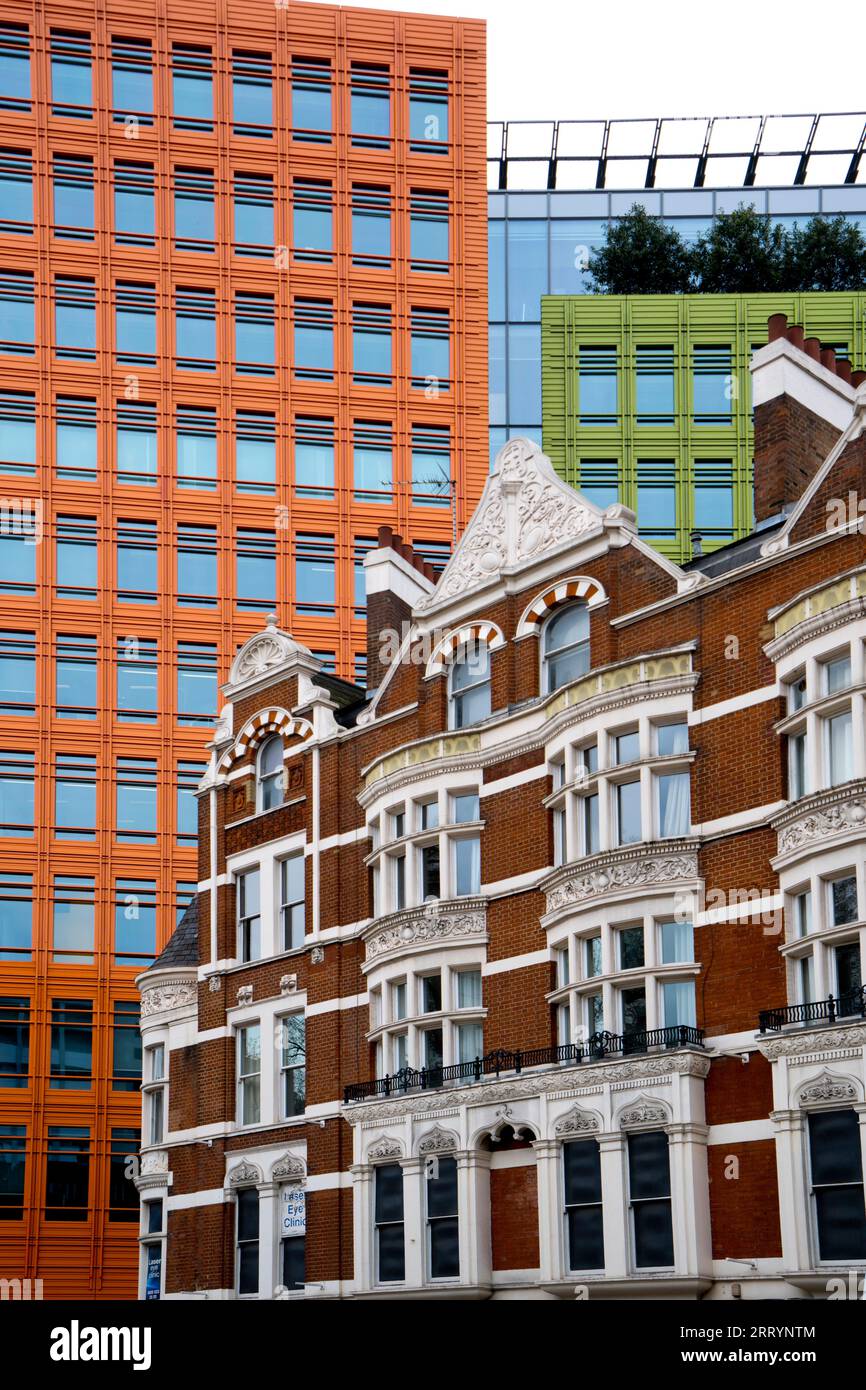 Architettura vecchia e nuova, edoardiana e moderna, centro di st giles, Londra, Regno Unito Foto Stock