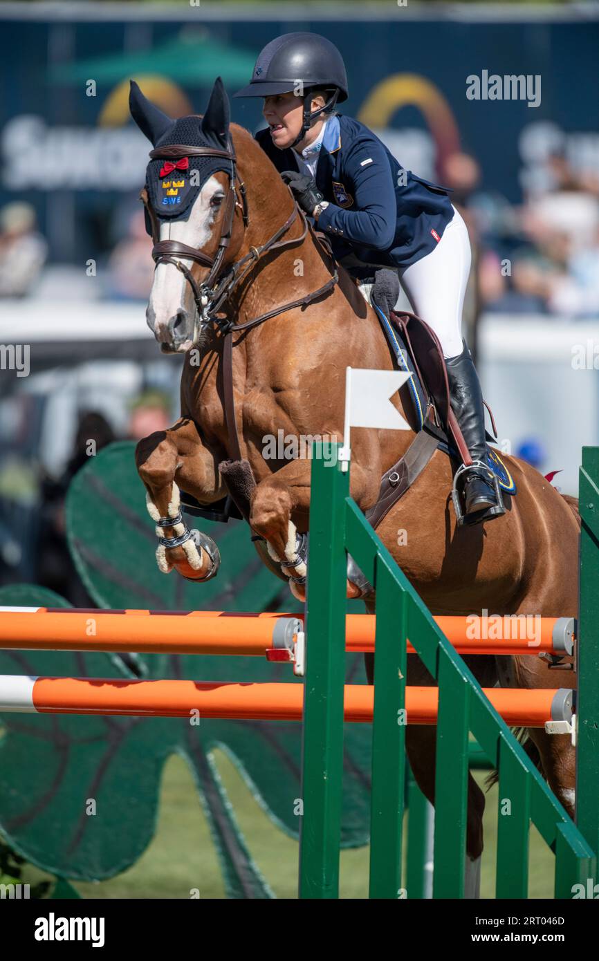 Calgary, Alberta, Canada, 9 settembre 2023. Amanda Landeblad (SWE) in sella a Killy, The Masters, Spruce Meadows - BMO Nations Cup, 1° round - Credit: Peter Llewellyn/Alamy Live News Foto Stock