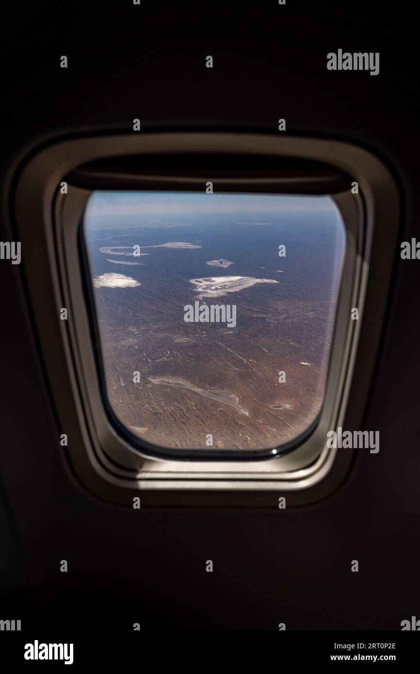 Vista attraverso le finestre dell'aereo del paesaggio su NT, Australia centrale Foto Stock