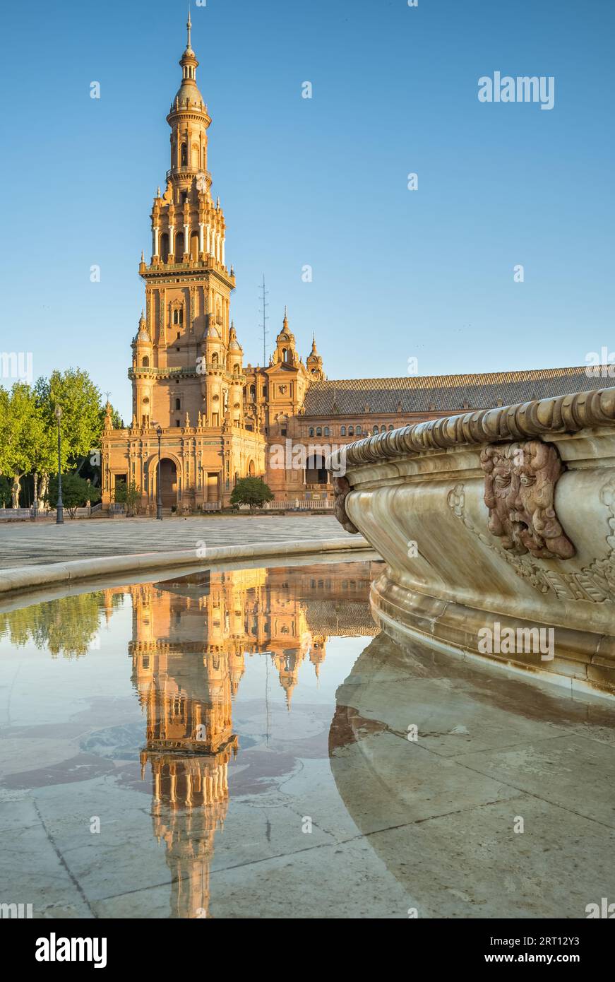 Plaza de Espana all'alba a Siviglia, Spagna Foto Stock