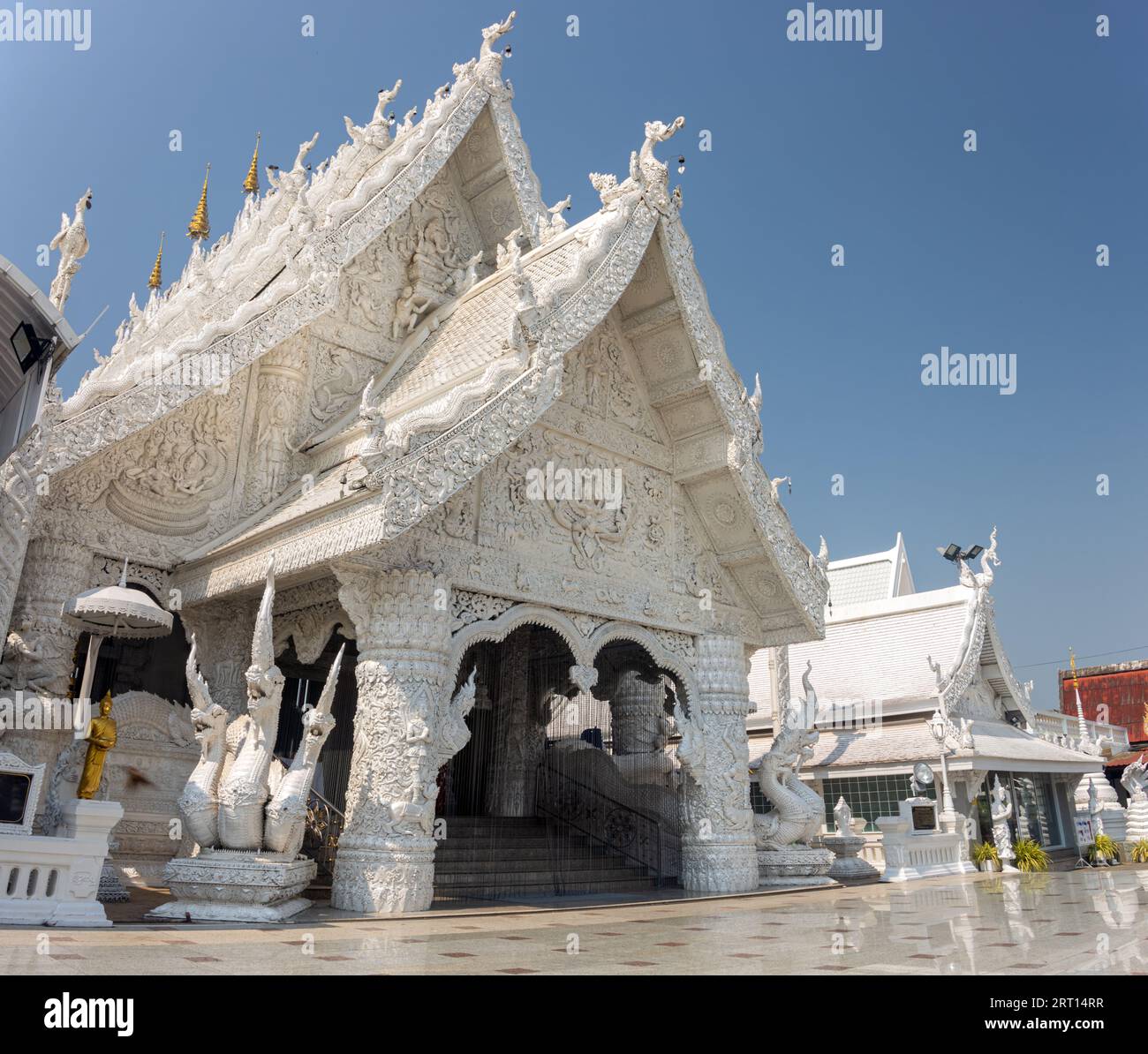 Il tempio buddista Wat Ming Muang nella città di Nan, Thailandia. Foto Stock