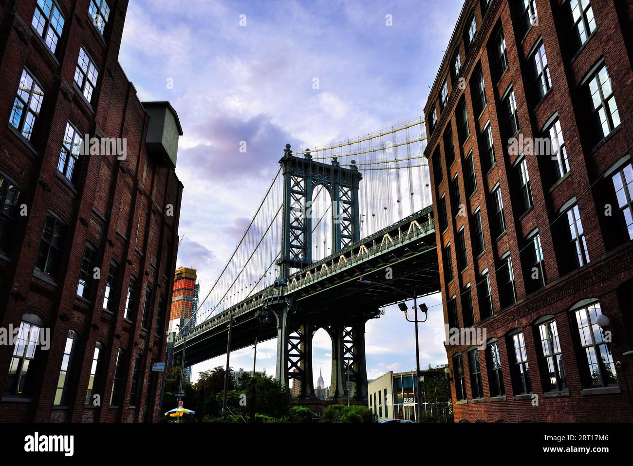 Vista iconica del Ponte di Manhattan da DUMBO, Brooklyn - New York City Foto Stock
