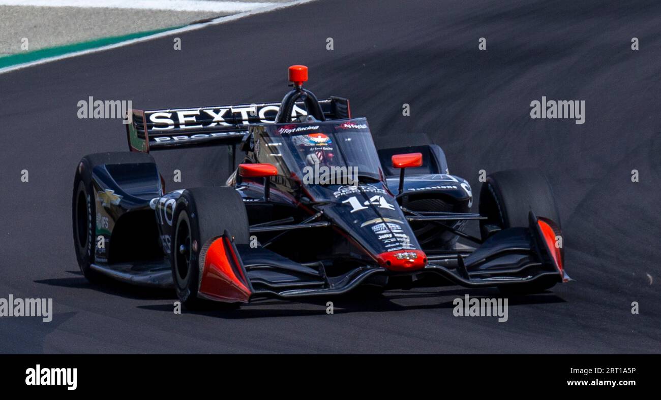 Monterey, California, USA. 09 settembre 2023 Monterey, CA, U.S.A. A. J. Foyt Enterprises pilota Santino Ferrucci(14) uscente dalla curva 5 degli Stati Uniti durante il Firestone Grand Prix di Monterey Indycar Practice 2 al WeatherTech Raceway Laguna Seca Monterey, CA Thurman James/CSM credito: Cal Sport Media/Alamy Live News Foto Stock