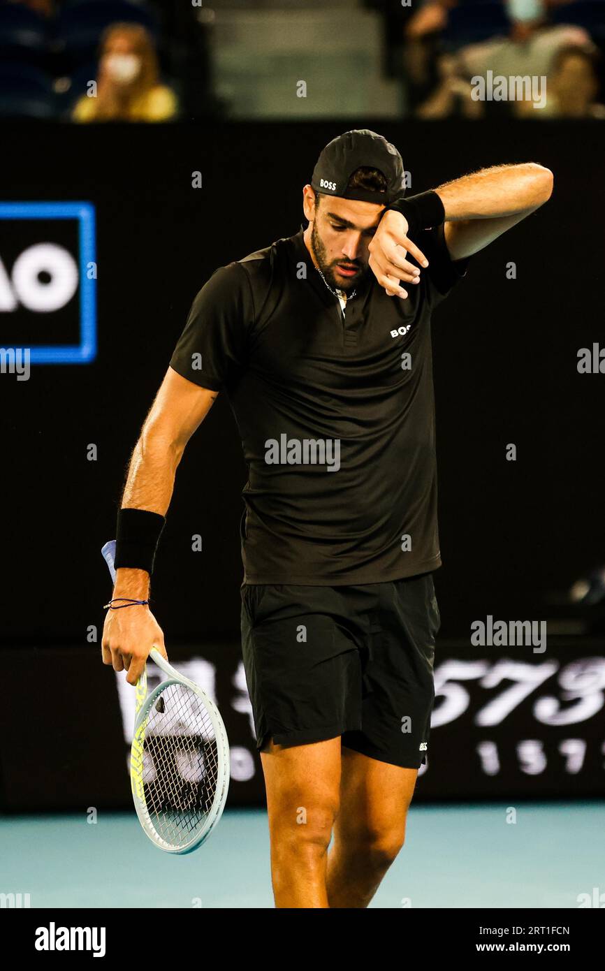 MELBOURNE, AUSTRALIA, 23 GENNAIO: L'italiano Matteo Berrettini interpreta Pablo Carreno busta nella giornata 7 degli Australian Open 2022 a Melbourne Foto Stock