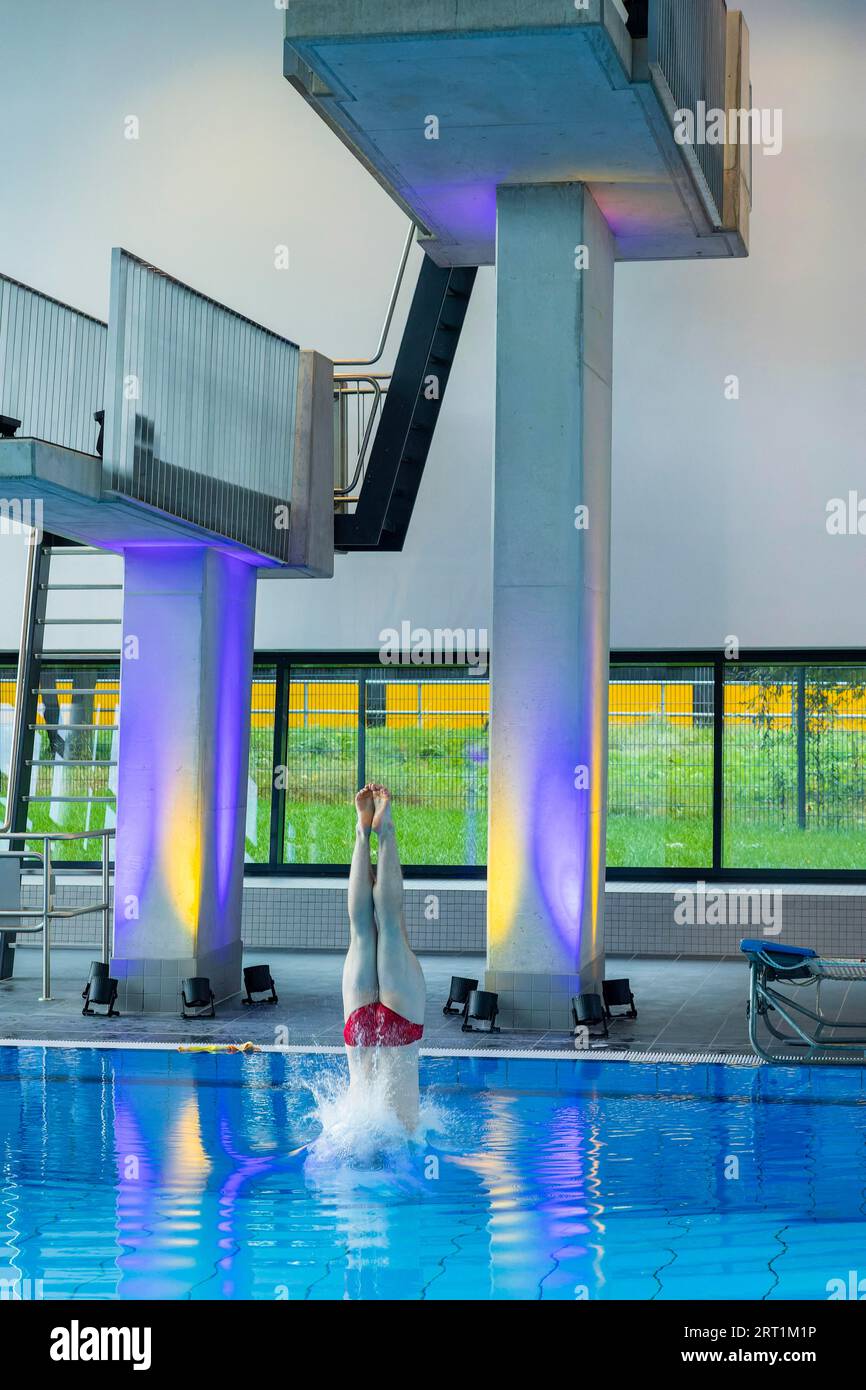 Nuova piscina aperta a Dresda la città di Dresda ha investito 23 milioni di euro in una nuova piscina esterna e interna con sala immersioni. Martin Foto Stock