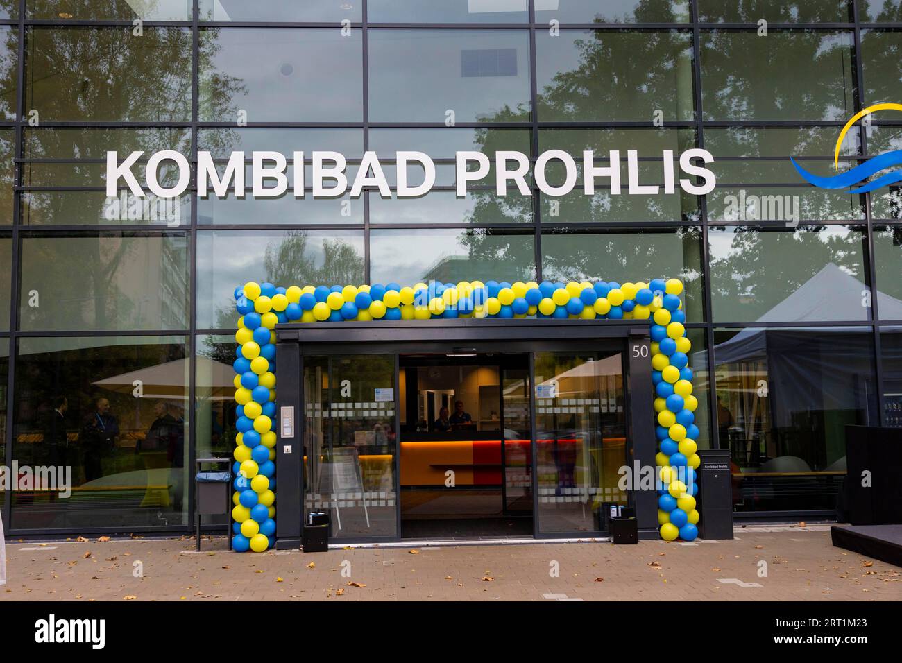 Nuova piscina aperta a Dresda la città di Dresda ha investito 23 milioni di euro per una nuova piscina all'aperto e una piscina coperta con sala immersioni Foto Stock