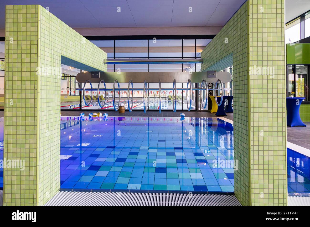 Nuova piscina aperta a Dresda la città di Dresda ha investito 23 milioni di euro per una nuova piscina all'aperto e una piscina coperta con sala immersioni Foto Stock