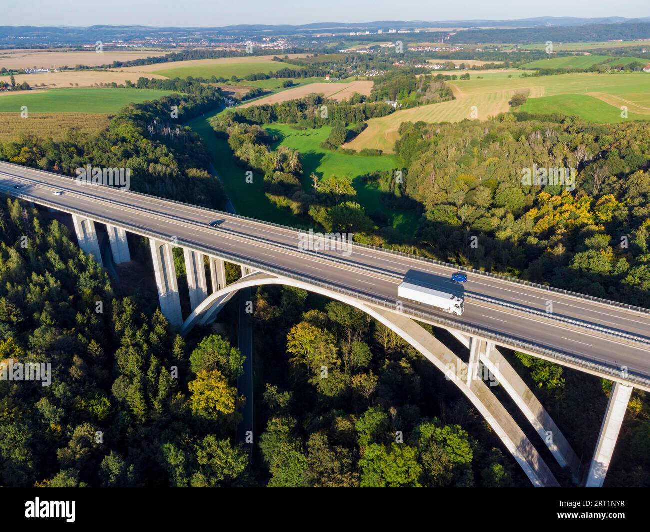 Il ponte Seidewitztal è il più grande ponte ad arco in cemento armato della Sassonia, con un arco di 154 m. il ponte ha una lunghezza totale di 568 m. Foto Stock