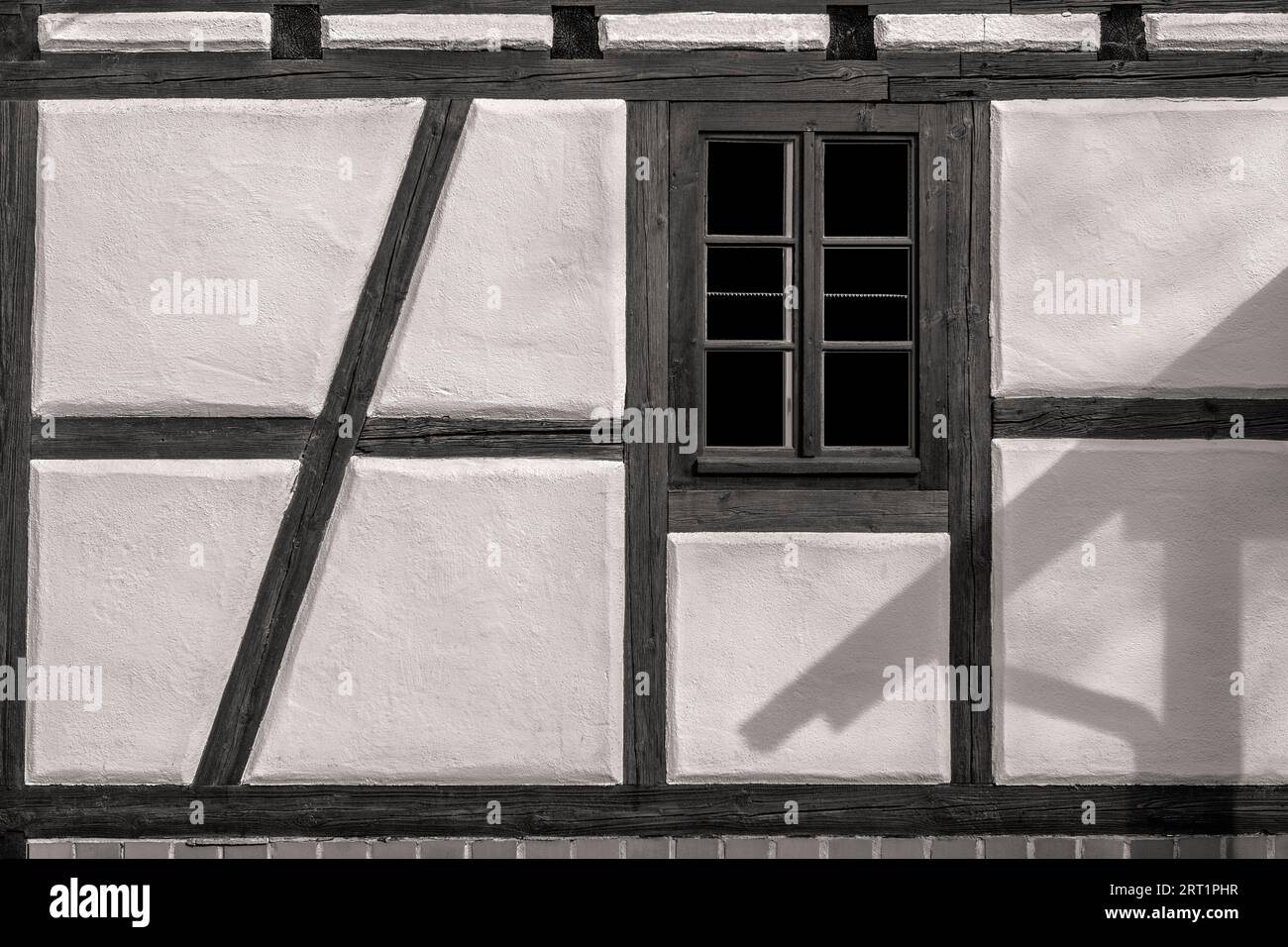 Facciata Di Un'antica Casa a Graticcio Con Vetrate Colorate, Erfurt Facciata Di Un'antica Casa a Graticcio Con Vetrate Colorate, Erfurt