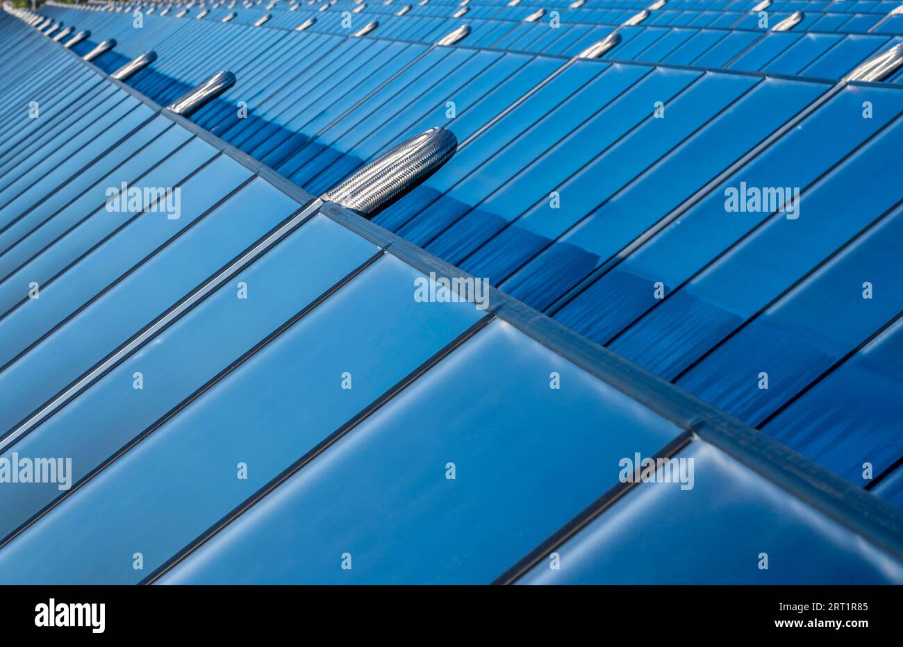 Concentratore di parabole energia solare combinata con il motore stirling,  per la produzione di energia elettrica Foto stock - Alamy