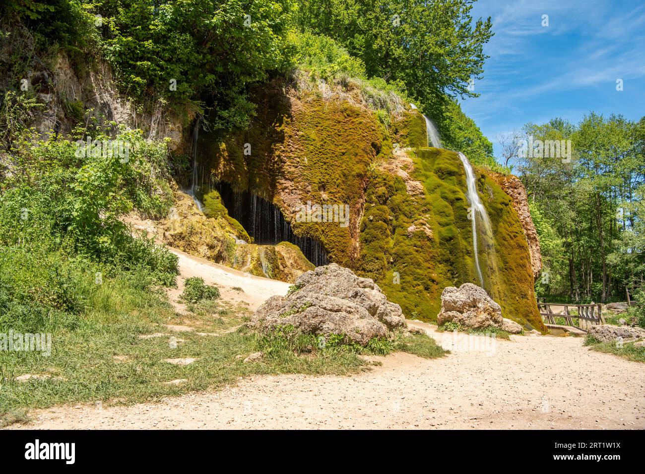 Terrazze sinterizzate in carbonato della cascata Three Mills Foto Stock