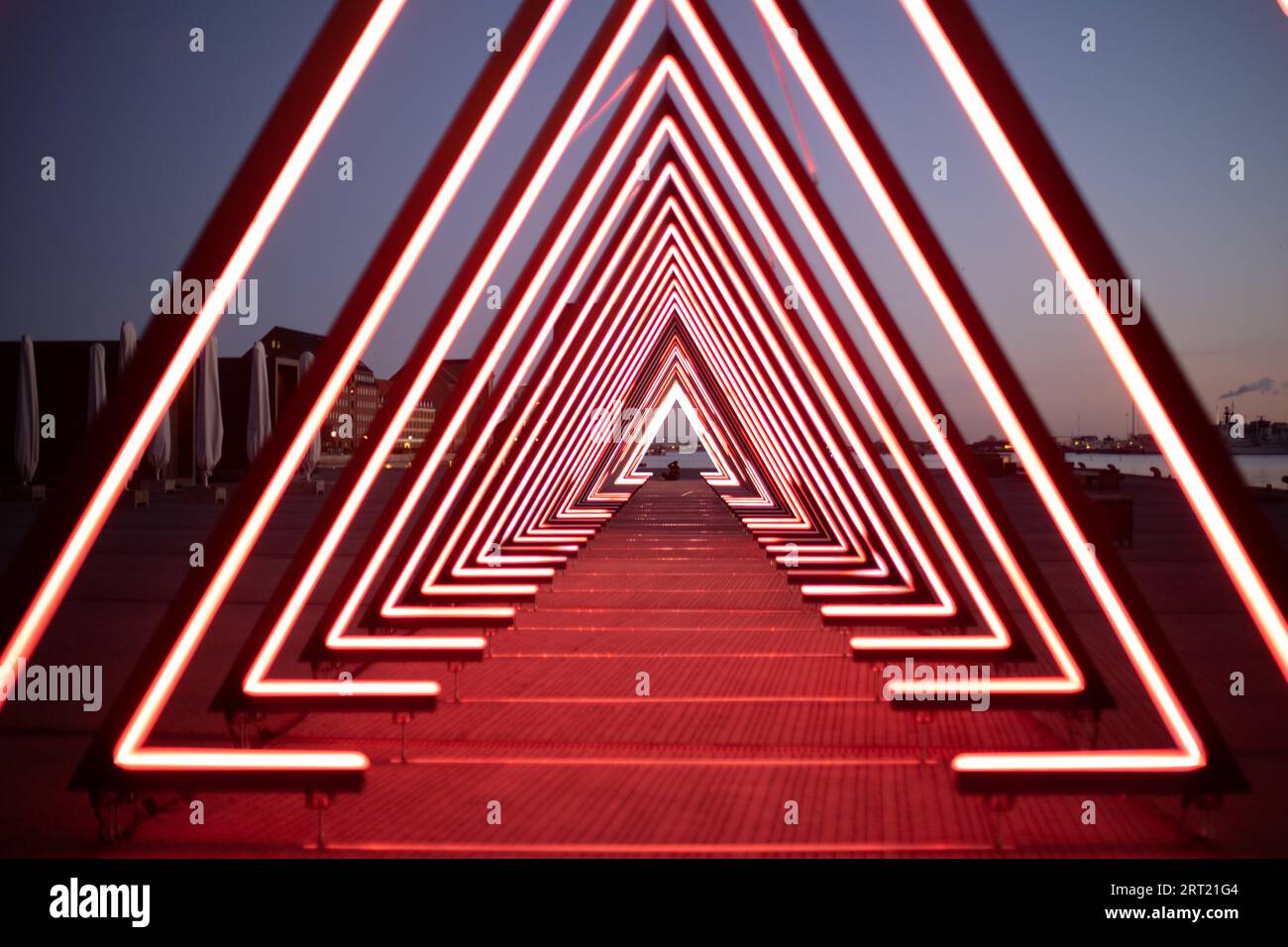 Copenhagen, Danimarca, 05 febbraio 2020: Installazione artistica The Wave on Ofelia Square degli artisti Vertigo e Louise Alenius per The Copenhagen Light Foto Stock