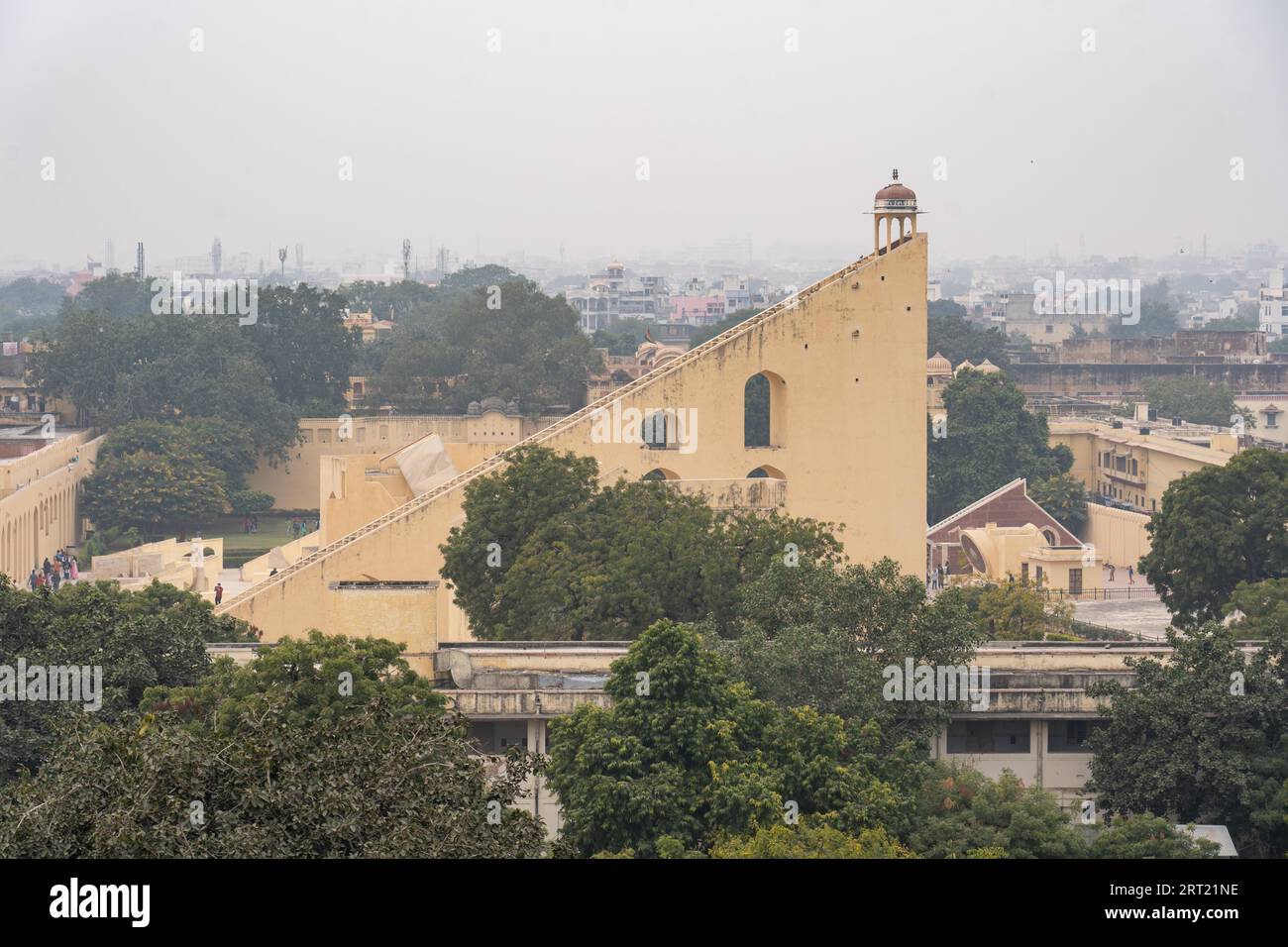 Jaipur, India, 11 dicembre 2019: Strumenti astronomici presso lo storico Jantar Mantar Obsevrvatory Foto Stock
