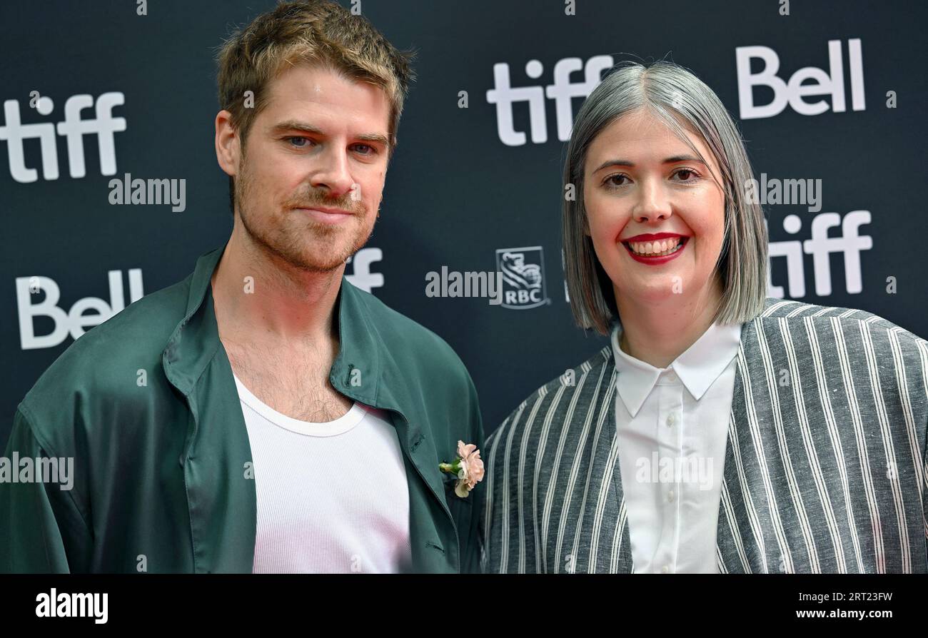 Toronto, Canada. 9 settembre 2023. Il produttore Sean o'Neil (L) e il regista Chelsea McMullan partecipano alla proiezione di gala del Toronto International Film Festival di "Swan Song" alla Roy Thomson Hall di Toronto, Canada, sabato 9 settembre 2023. Foto di Chris Chew/UPI credito: UPI/Alamy Live News Foto Stock