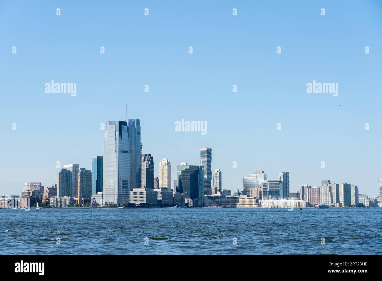 New York City, Stati Uniti, 19 settembre 2019: Skyline di Jersey City visto da Governors Island Foto Stock