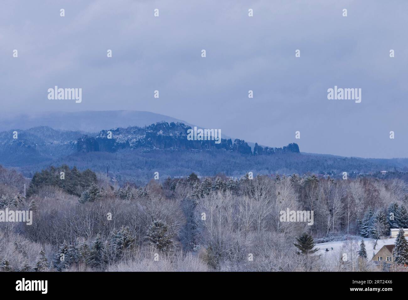 Vista della Schrammsteine dal Gamrig, nella Svizzera sassone Foto Stock
