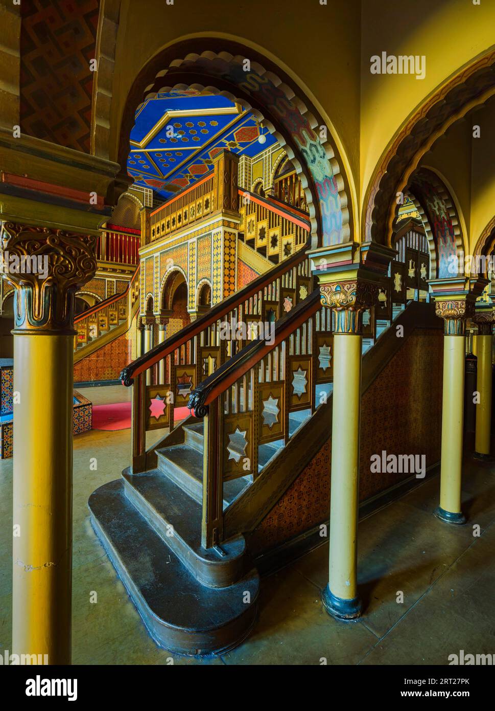 Lo Stadtbad è un edificio che è stato utilizzato come piscina coperta per 88 anni nel sobborgo settentrionale di Lipsia. Nel 2004, le terme furono chiuse Foto Stock