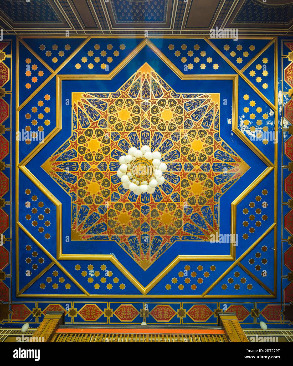 Lo Stadtbad è un edificio che è stato utilizzato come piscina coperta per 88 anni nel sobborgo settentrionale di Lipsia. Nel 2004, le terme furono chiuse Foto Stock