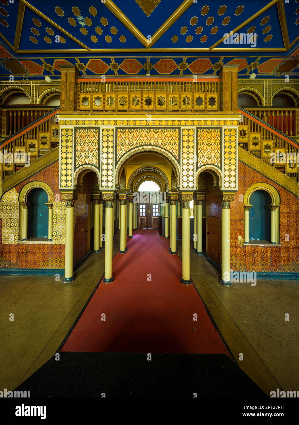 Lo Stadtbad è un edificio che è stato utilizzato come piscina coperta per 88 anni nel sobborgo settentrionale di Lipsia. Nel 2004, le terme furono chiuse Foto Stock