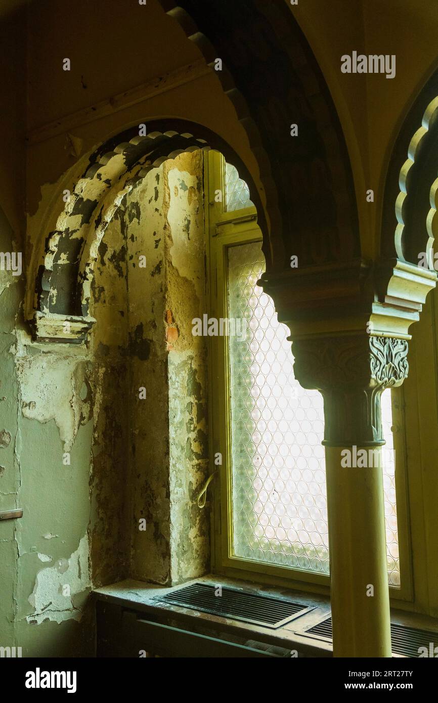 Lo Stadtbad è un edificio che è stato utilizzato come piscina coperta per 88 anni nel sobborgo settentrionale di Lipsia. Nel 2004, le terme furono chiuse Foto Stock