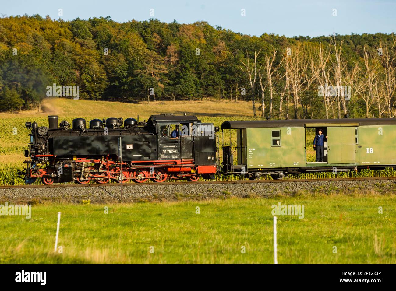 Per il compleanno annuale della linea della Loessnitzgrundbahn, molti treni speciali provenienti da epoche diverse della storia ferroviaria corrono a settembre. La Foto Stock