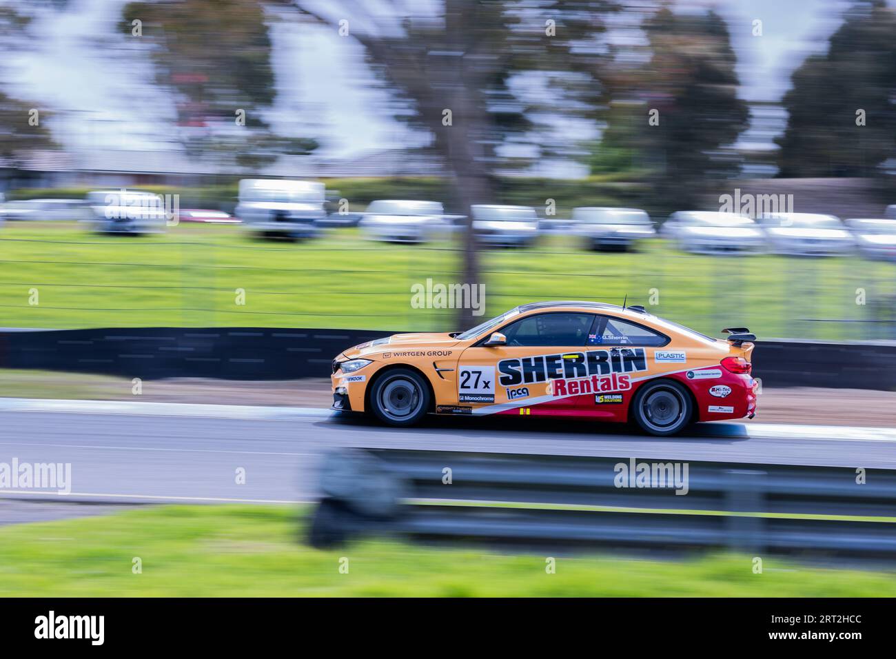 Melbourne, Australia. 10 settembre 2023. Grant Sherrin (27) alla guida di BMW F82 M4 per Sherrin Rentals durante la Mobil 1 APC e la Monochrome GT4 Series allo Shannon Speedseries Motorsport Championship Round 6 nel Sandown International Raceway. Credito: Santanu Banik/Alamy Live News Foto Stock