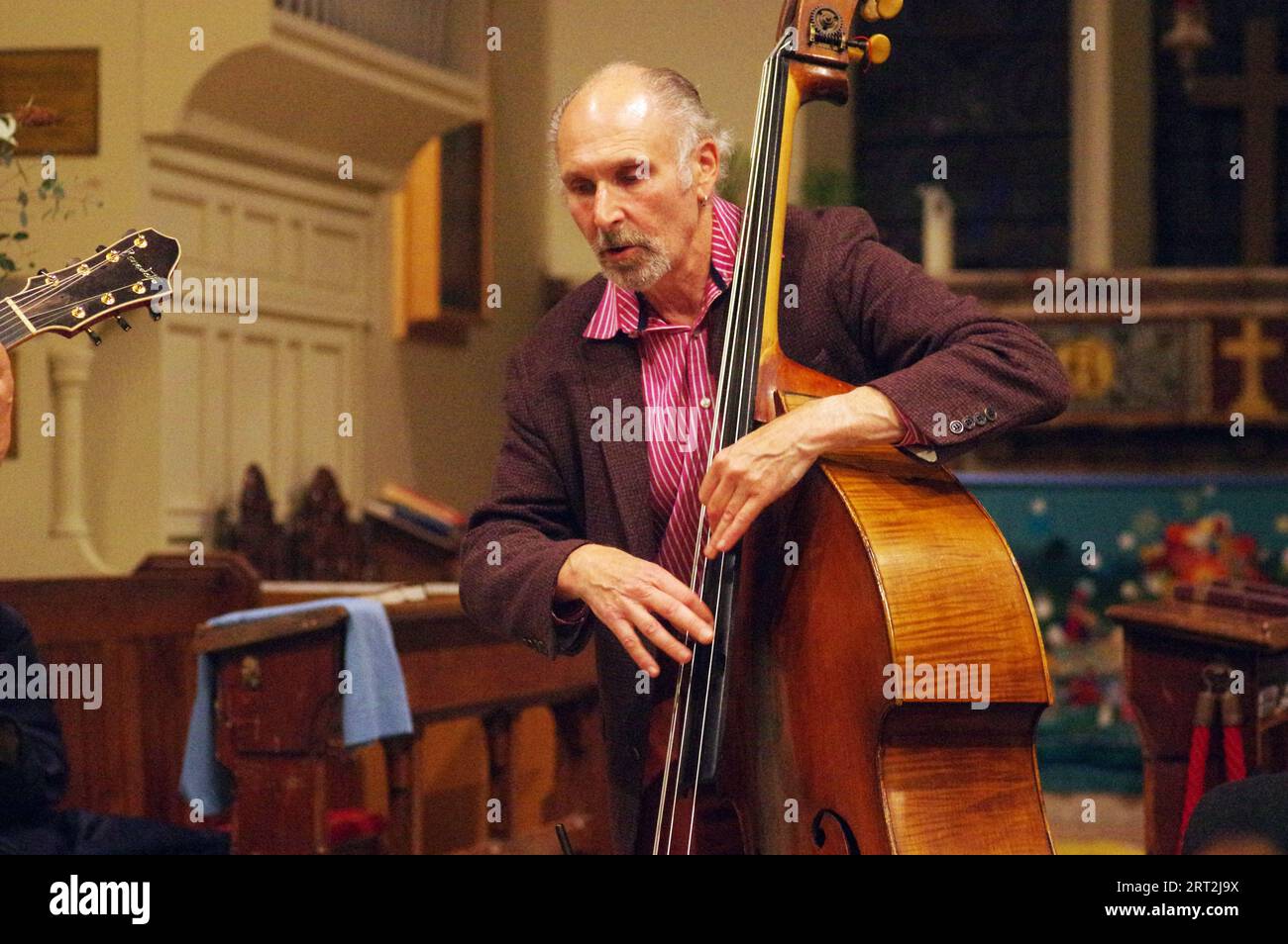 Simon Woolf, Geoff Simkins - Howard Alden Trio, St Andrews Church, Hove, East Sussex, 21 ottobre 2022. Foto Stock