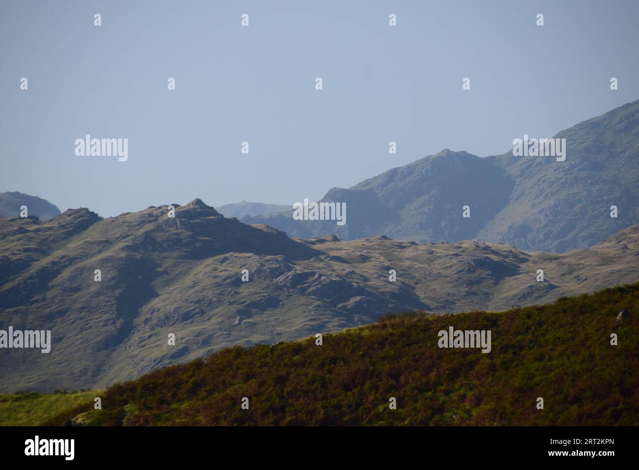 Immagini mozzafiato del paesaggio lungo il percorso fino a Stickle tarn nel distretto del lago inglese. Foto Stock