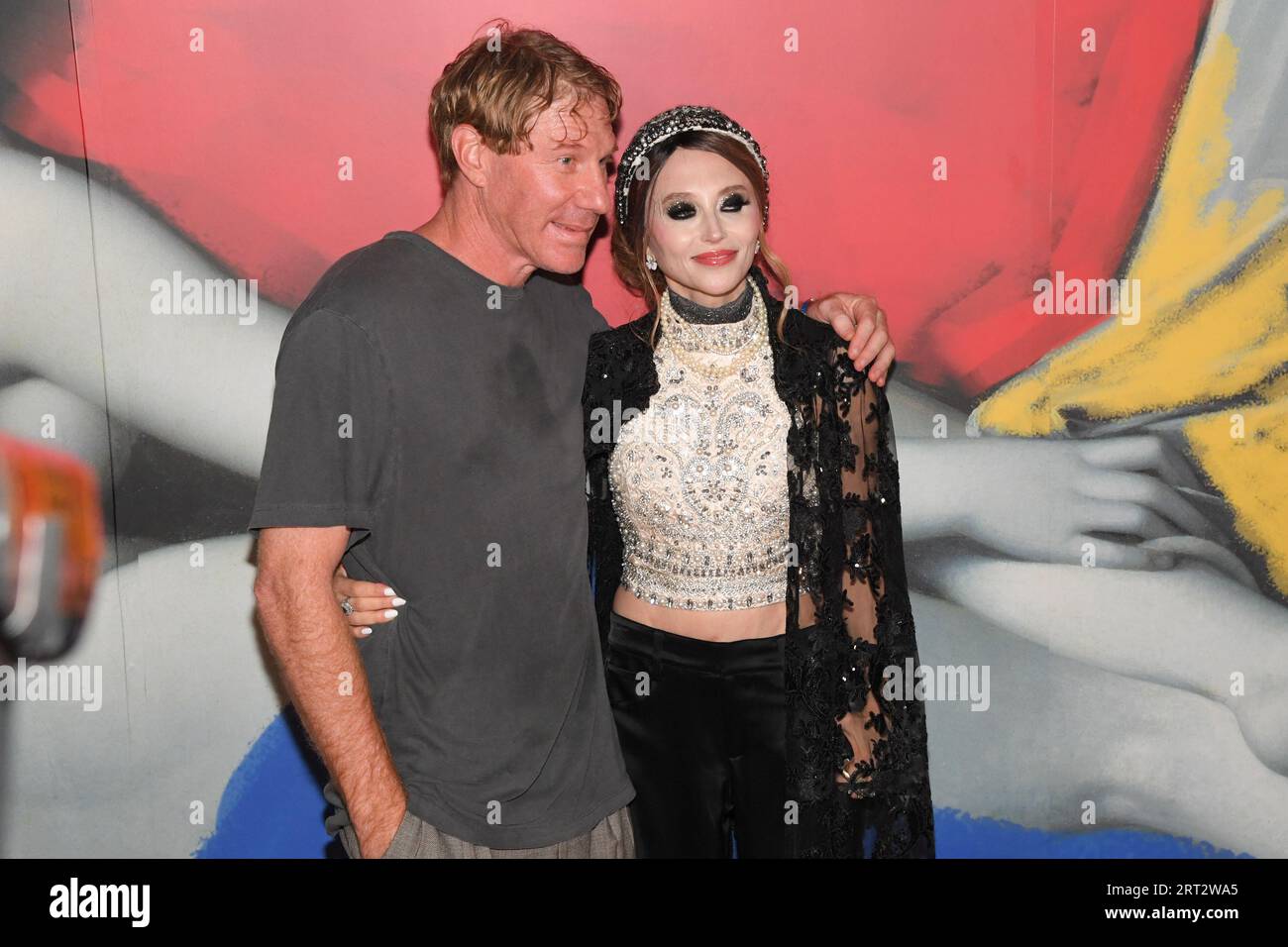 New York, USA. 9 settembre 2023. Eric Eisner e Stacey Bendet assistono alla presentazione di alice olivia di Stacey Bendet Primavera 2024 durante la New York Fashion Week a New York, NY il 9 settembre 2023. (Foto di Efren Landaos/Sipa USA) credito: SIPA USA/Alamy Live News Foto Stock